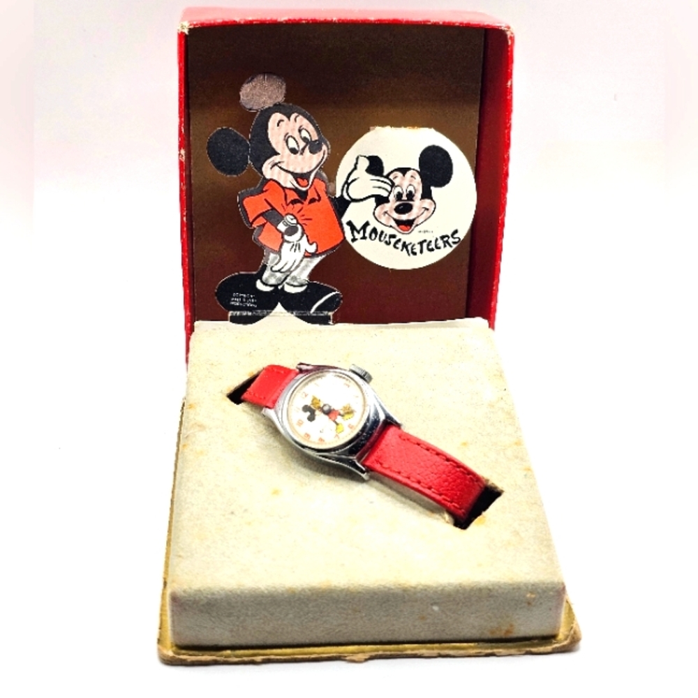 Featuring a 1950's US Time WDP Mickey Mouse Wristwatch & Original BoxThe watch